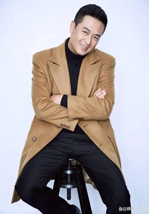 著名演员张嘉译的成长经历故事流传甚广,成为许多娱乐圈新人的励志