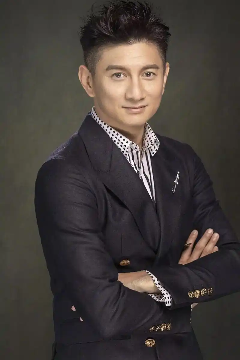 【爱撩专访吴奇隆】他是青春记忆里的霹雳虎,是征服万千少女心的四爷