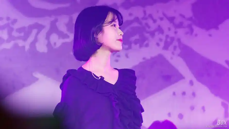 一定很甜蜜~紫色灯光也好适合小公主～ (cr/louis box 资源/iufloral)