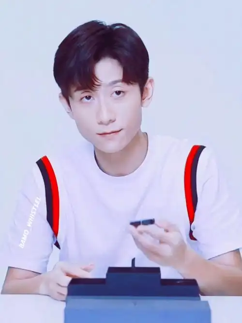 张一山同款劳士顿悟空胜国潮手表好看