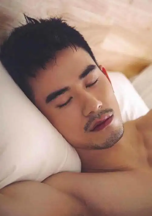 帅气男模写真,满足你的视觉