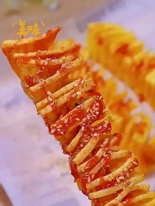 简单的旋风薯塔,在家用空气炸锅也可以轻松复刻来,你学会了吗?-度小视