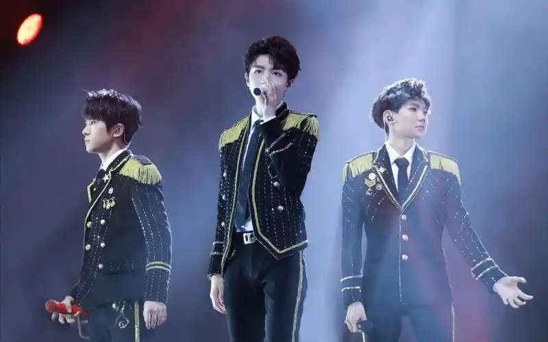 曝女粉用身体换tfboys演唱会门票,7天换10万,四人轮流陪,离谱_金纳莱