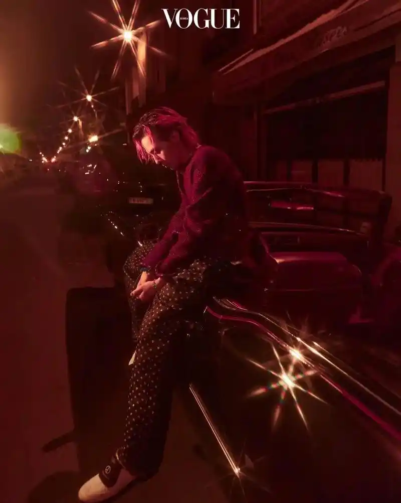 权志龙最新杂志照片艺术家的气息铺面而来