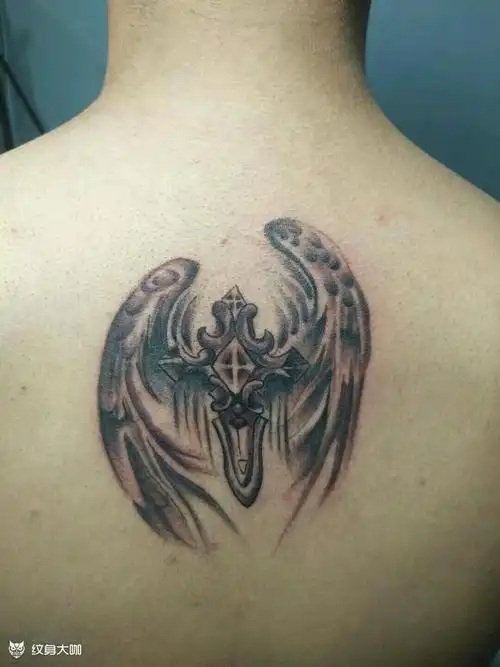 后背十字架_纹身图案手稿图片_邓江磊的纹身作品集