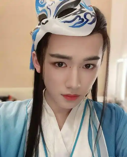 一张生图涨粉30万,非主流造型再出圈:宋亚轩有颜更有趣_笑容_笑声