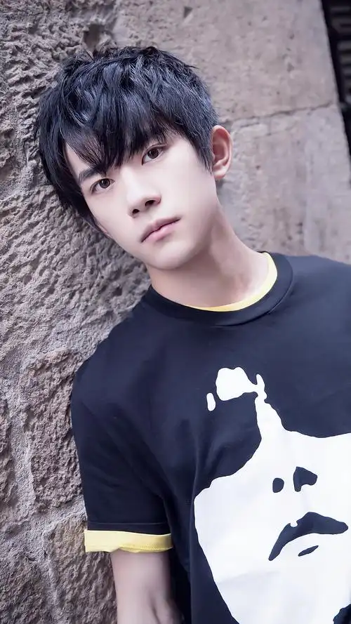 首页 手机壁纸 明星 易烊千玺帅气写真高清手机壁纸图片 (8/ 8) 2017