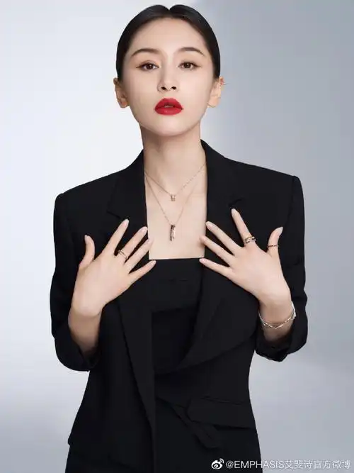 emphasis代言人王子文##crown the beautiful you