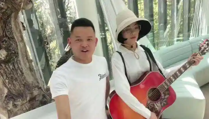 夏天播放乐队喊你来安居,"唱"玩夜等着你!