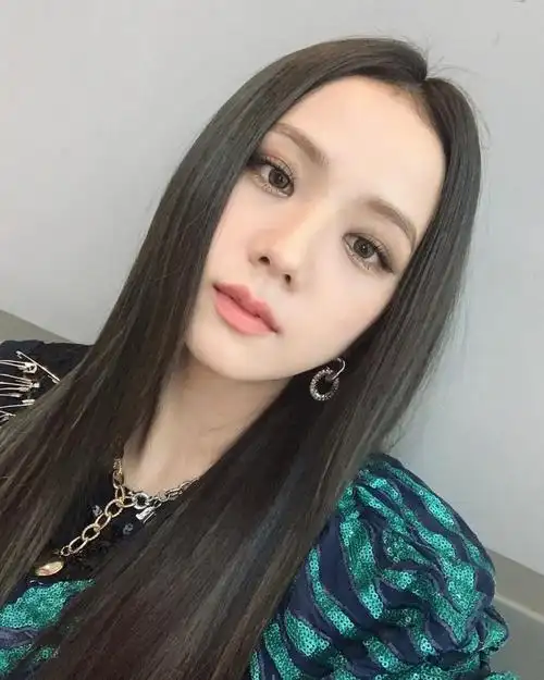 韩团blackpink3款日常时尚发型!_锁骨