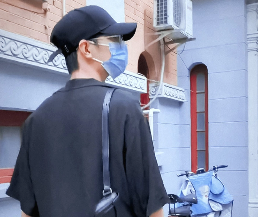 肖战带火咖啡店老板称来了数百位明星才感受到顶流拉花师疯了