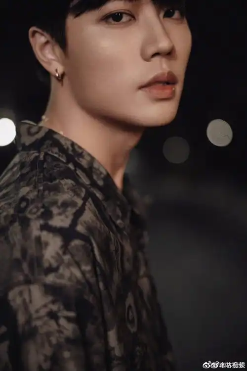 内娱男友私服大户#最近开始努力营业不断更的@林彦俊私服生活照狠狠