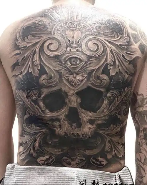 骷髅满背写实纹身图片_背部欧美写实骷髅满背纹身图案
