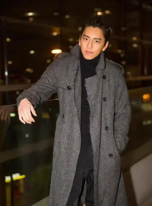 人风流情史混乱公开场合遛鸟的王大陆是真敢玩啊