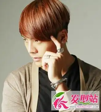男生两边铲留斜刘海发型陈伟霆斜分朋克造型最吸睛