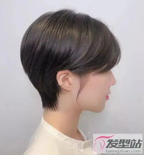 女生黑色短发不烫不染 清新自然女神气质十足