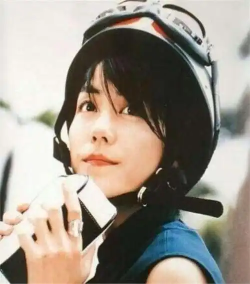 你见过不会变老的天后吗55岁王菲的少女感秘诀其实在性格