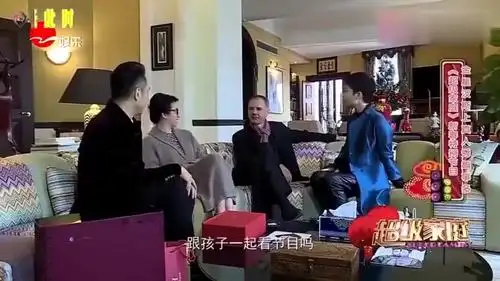 53岁金星重回男儿身?全身中性装素颜露面,帅气与洒脱不减当年