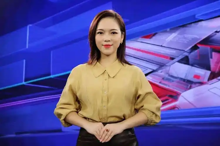 商业观察主持人英子一个栏目一个舞台一盏灯