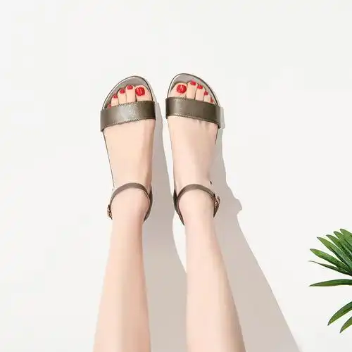 品点pandell新款真皮平跟凉鞋一字带休闲女式平底女鞋露趾罗马风鞋子