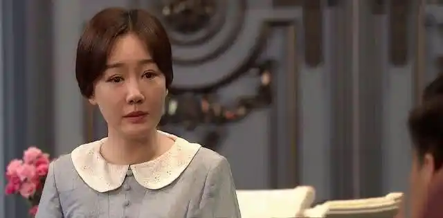 胡歌前女友薛佳凝参加综艺节目脸部僵硬显老态41岁不应该这样