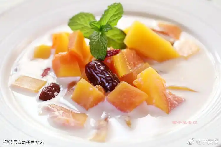 原创木瓜炖牛奶健康又养颜特别适合女生吃