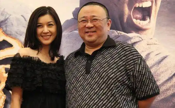 "狄仁杰"梁冠华:妻子是人艺唯一在编女导演,婚后33年恩爱如初_唐烨