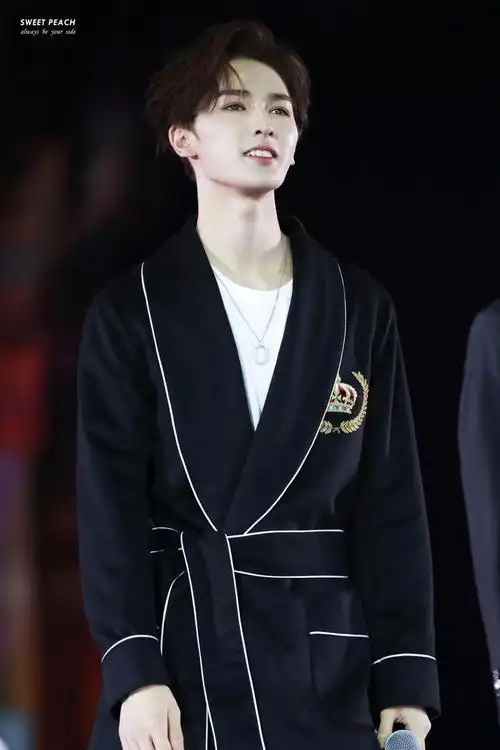 我发现了个博客:朱正廷圈外女友