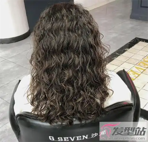 羊毛卷烫发,不同的烫发弧度,烫发幅度,呈现出来的羊