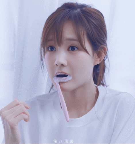 周末安利|李一桐赶着来安利一波,怎么会有笑起来这么甜.