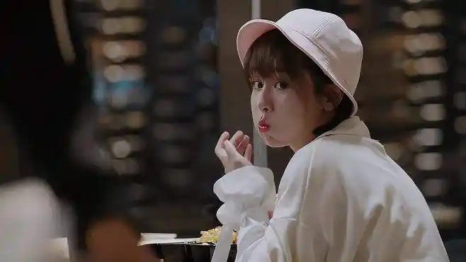 亲爱的热爱的:韩商言疯狂投喂,佟年吃成小猪,咋这么可爱啊!