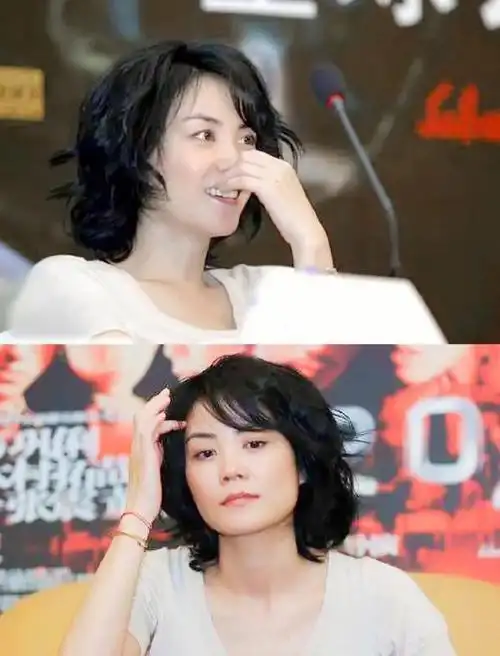 55岁王菲机场现身,身材娇好,气质优雅,难怪谢霆锋为之倾倒!