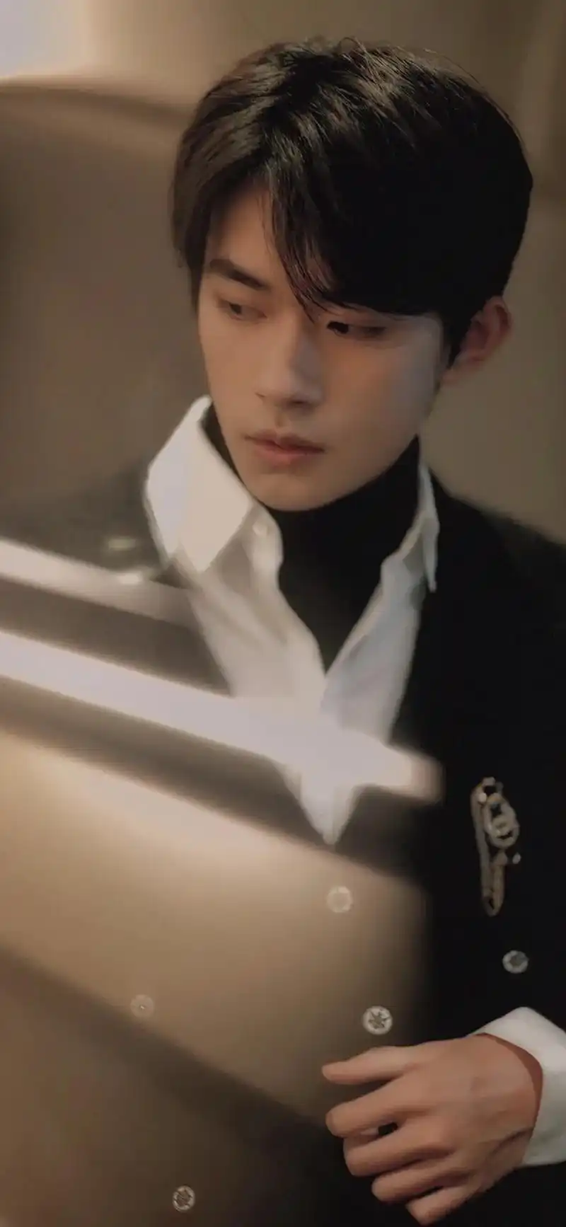 易烊千玺壁纸合集.#壁纸 #神仙颜值 #从漫画里走出来的男孩 - 抖音