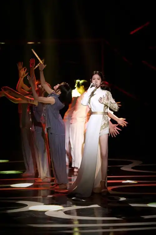 张碧晨上海演唱会官宣##粉丝给张碧晨演唱会安排歌单