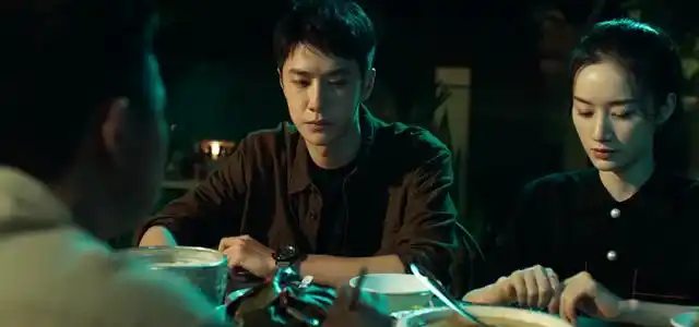 电视剧《冰雨火》中王一博饰演的陈宇和刘奕君饰演的杨兴权,吃的那次"