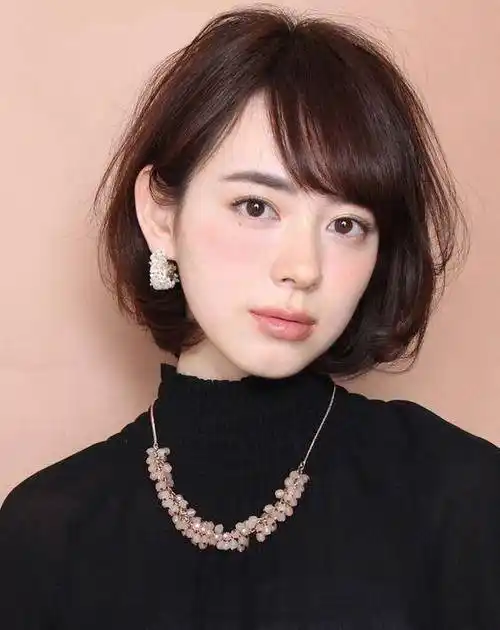 三四十岁女人选发型别"跟风",学赵丽颖和陈数这几款,超显气质_短发