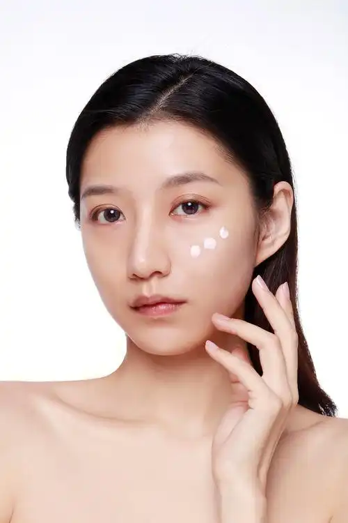 护肤美妆化妆品产品模特使用前后对比效果图白底图