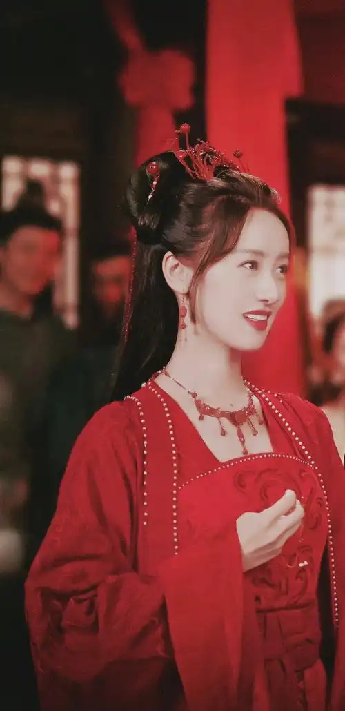 袁冰妍落花时节又逢君红衣造型