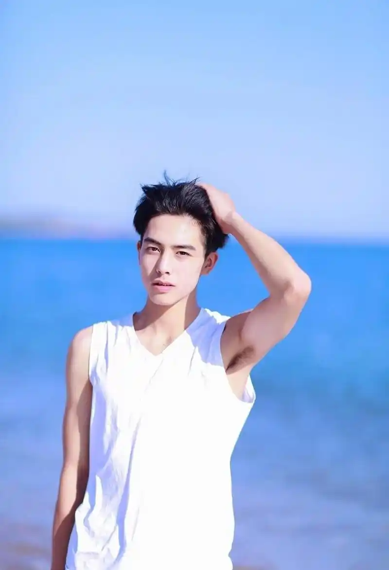 宋威龙丨做梦呢,谁叫都不醒的那种! 海边阳光少年,是!我!的!