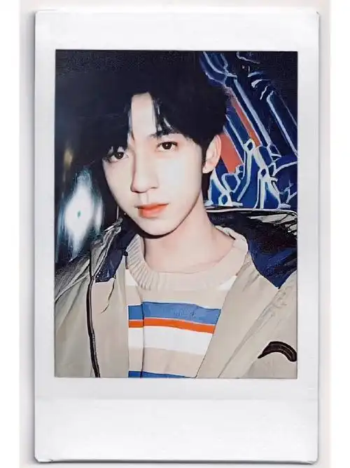 时代少年团贺峻霖   拍立得太帅了