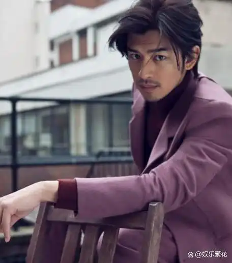 男星留胡子好像整容,陈柏霖更具男人魅力,陈晓看着稳重,博学