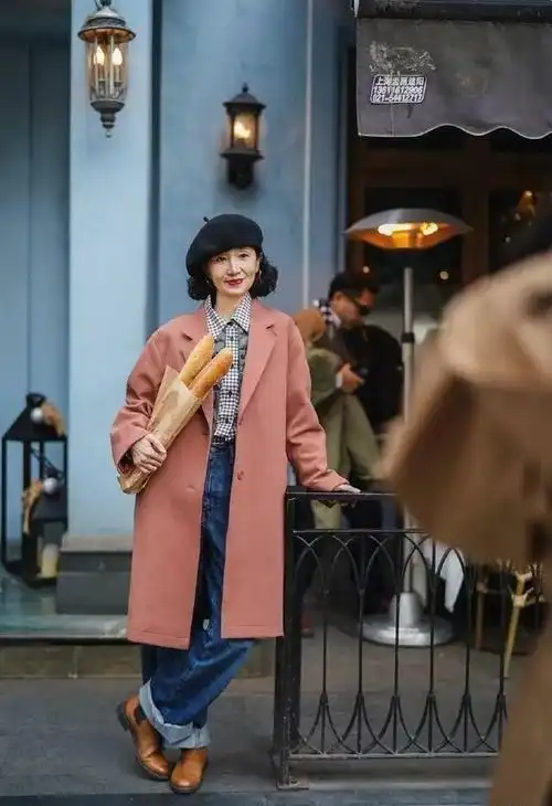 时尚博主三木妈妈,穿搭减龄又时髦|牛仔裤|牛仔外套|牛仔裙_网易订阅