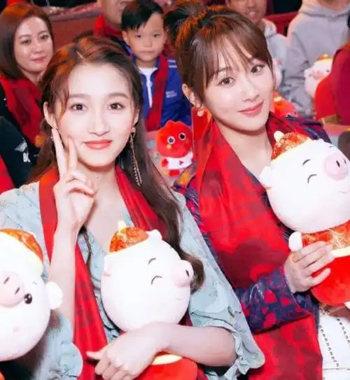 还在吐槽杨紫胖吗?知道看到与关晓彤合照后,打脸了!