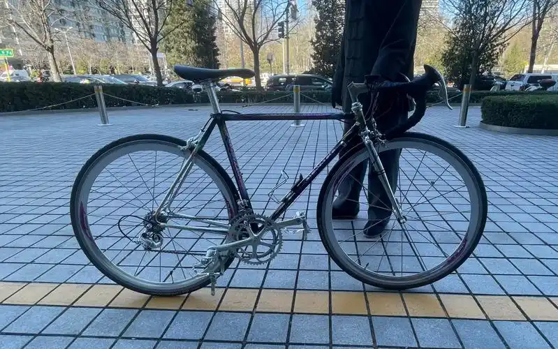 欣赏老北京大爷的梅花公路车