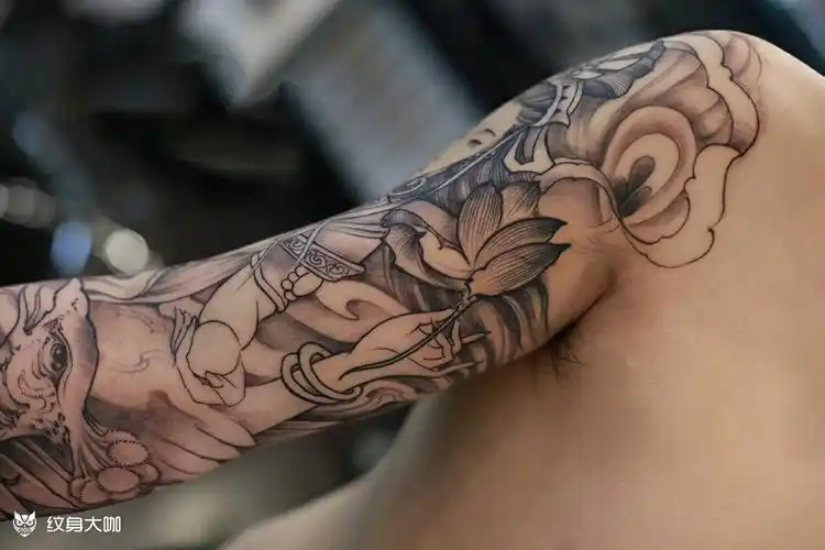 孔雀明王花臂_花臂鬼神纹身图案大全 - 纹身大咖
