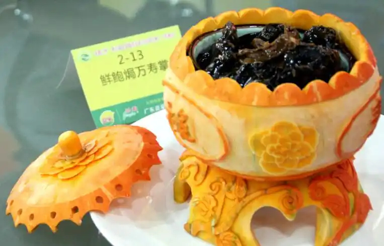 精彩热菜作品精彩作品精彩的作品引来了观众纷纷拍照举办本次大赛旨在