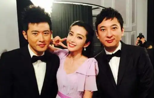 王思聪号称"国民老公",跟娱乐圈很多明星都是好朋友,杨幂,李冰冰