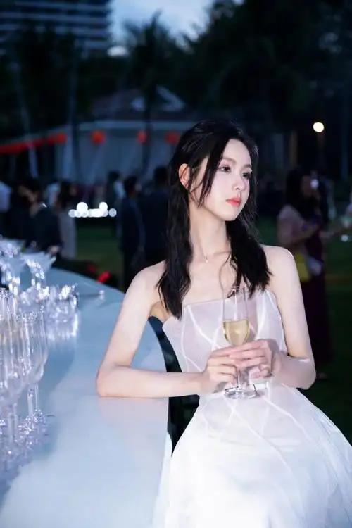 #陈都灵大溪地灰珍珠妆造#