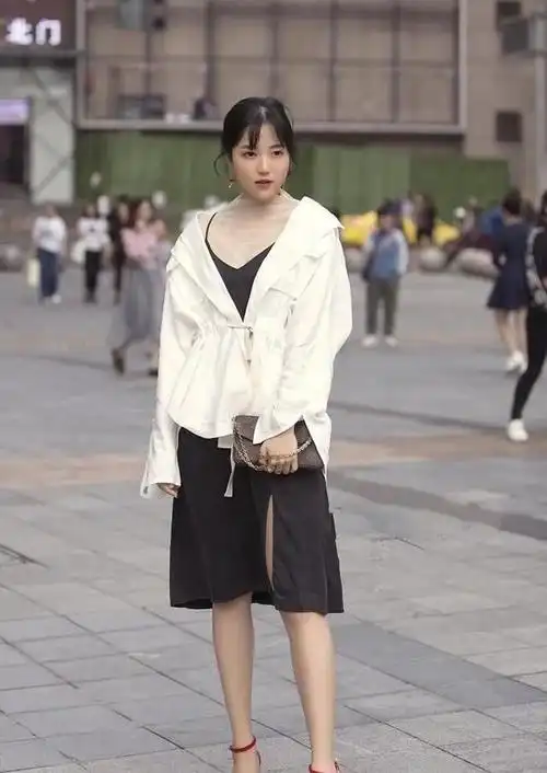 街拍微胖美女连衣裙饱满有料图4男人看了都入迷