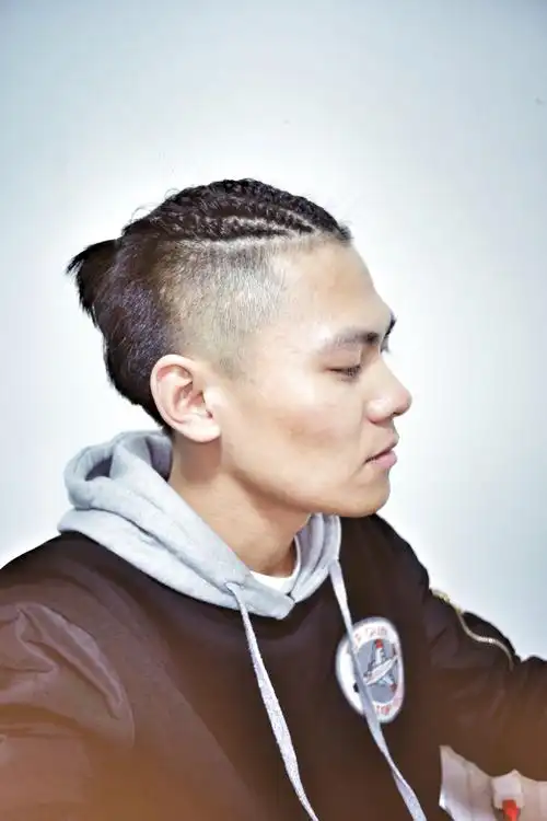 男生长发扎辫子好吗?怎么扎好看呢?